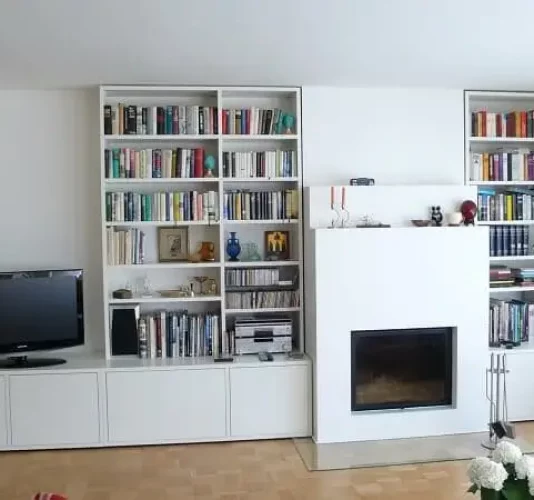 Wohnzimmerschrank mit Bücherregalen
